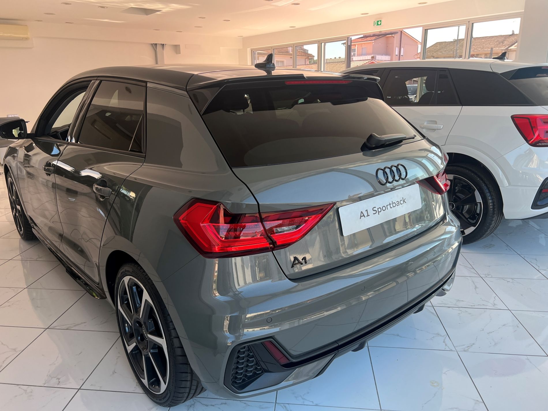 A1 Sportback 30 1.0 tfsi Identity Black 116cv - Autosani