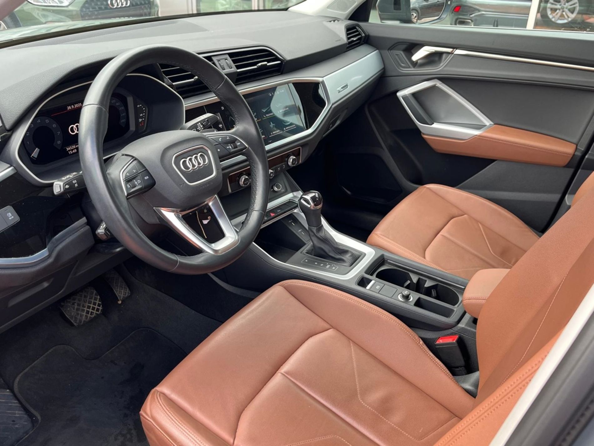 Q3 35 1.5 tfsi mhev Business s-tronic - Autosani