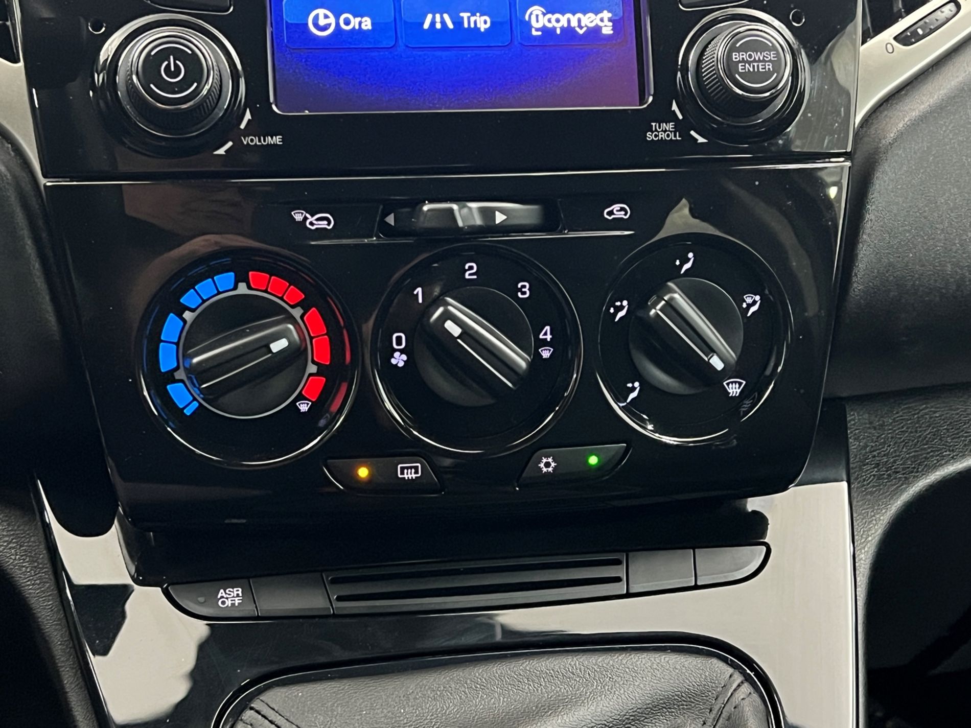 Ypsilon 1.0 firefly hybrid Gold s&s 70cv - Autosani