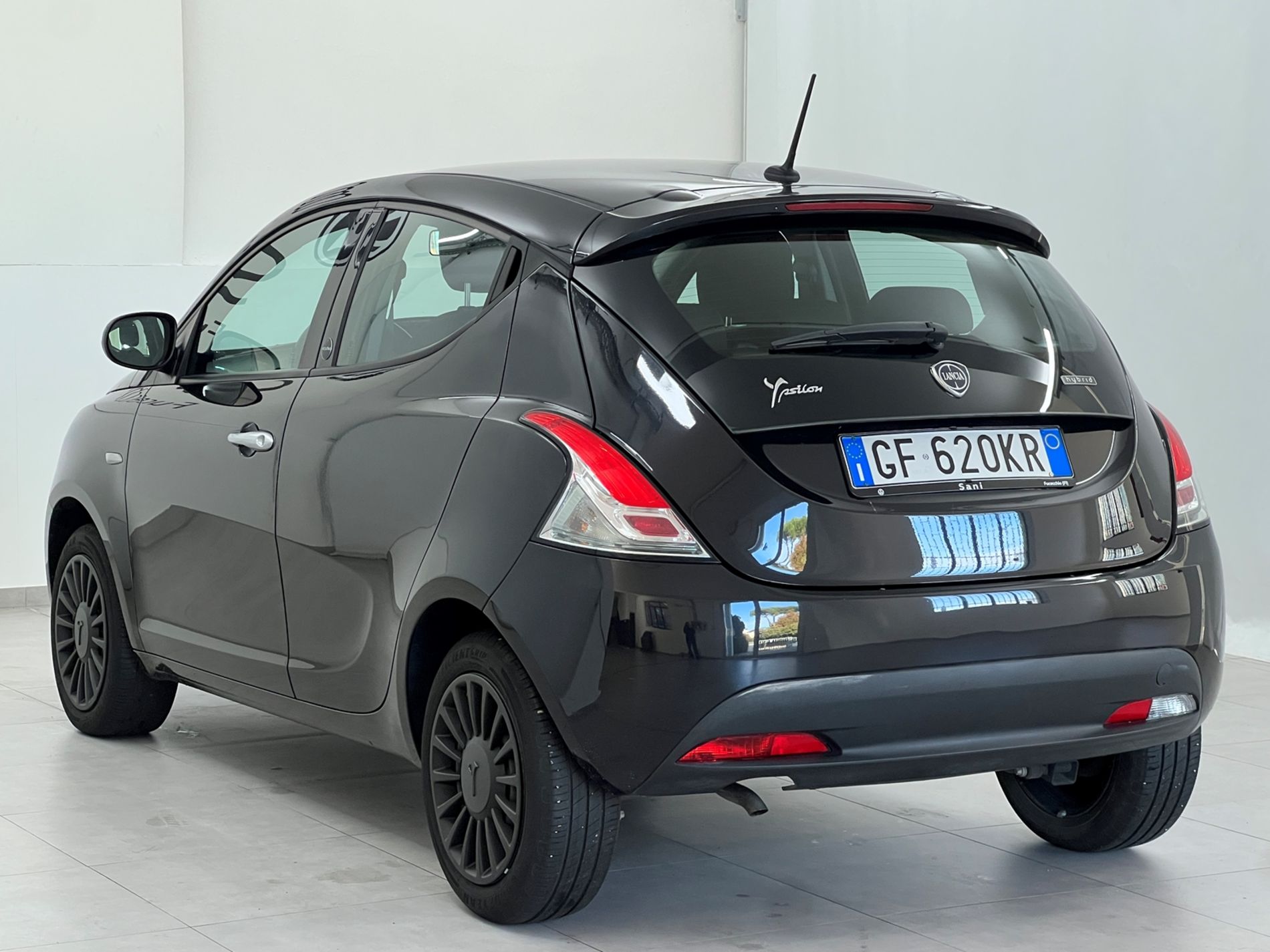 Ypsilon 1.0 firefly hybrid Silver s&s 70cv 5p.ti - Autosani