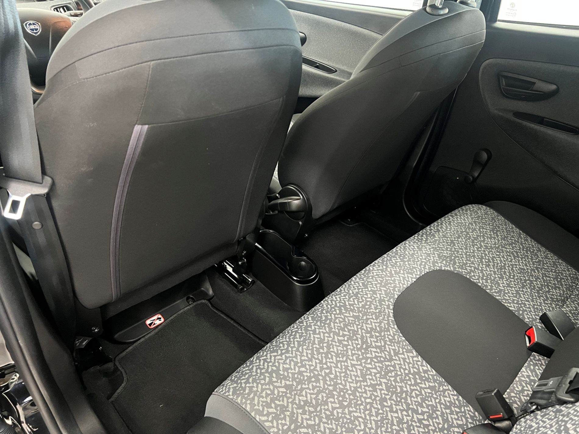 Ypsilon 1.0 firefly hybrid Silver s&s 70cv 5p.ti - Autosani