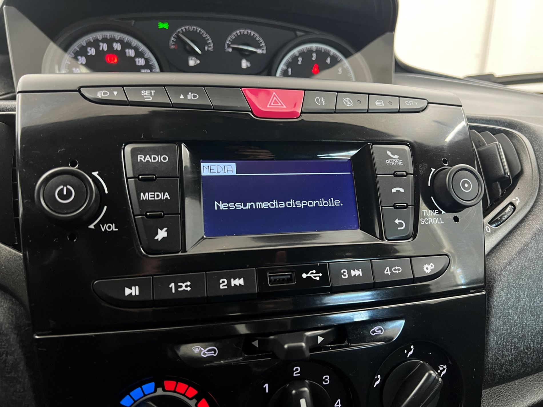 Ypsilon 1.0 firefly hybrid Silver s&s 70cv 5p.ti - Autosani