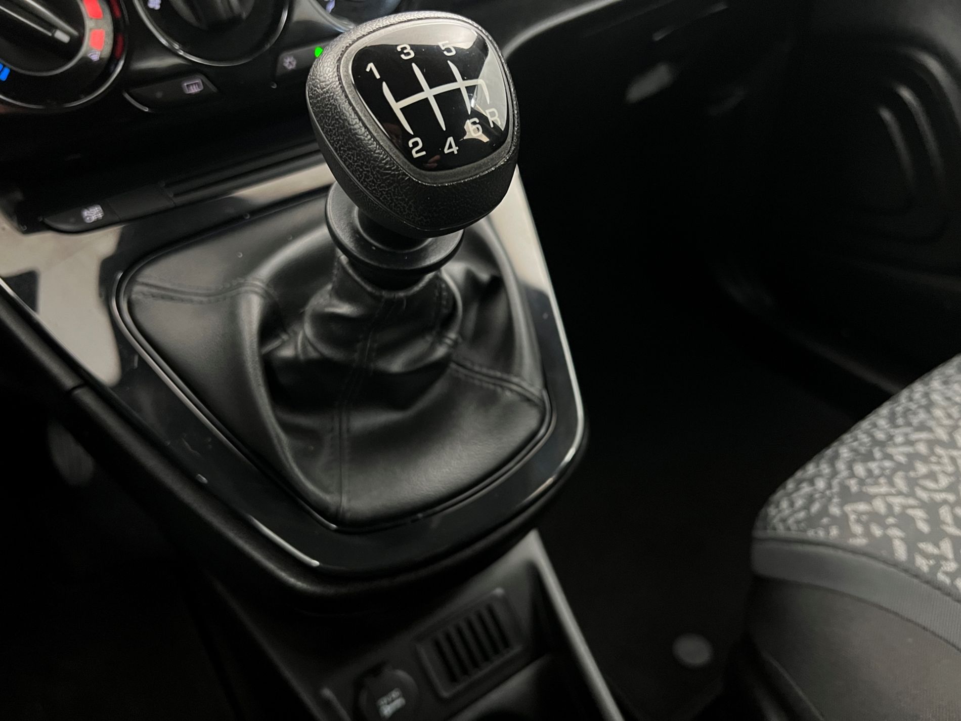 Ypsilon 1.0 firefly hybrid Silver s&s 70cv 5p.ti - Autosani