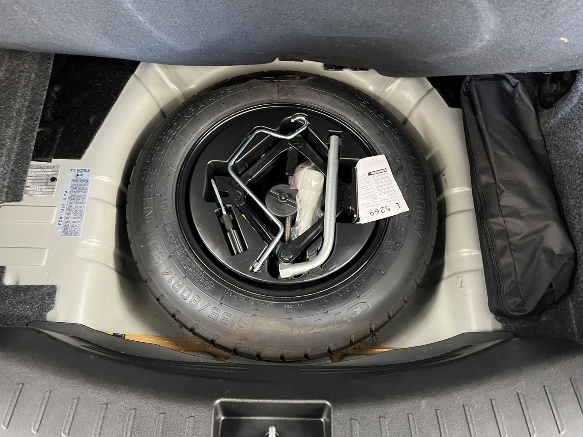 Ypsilon 1.0 firefly hybrid Silver s&s 70cv 5p.ti - Autosani