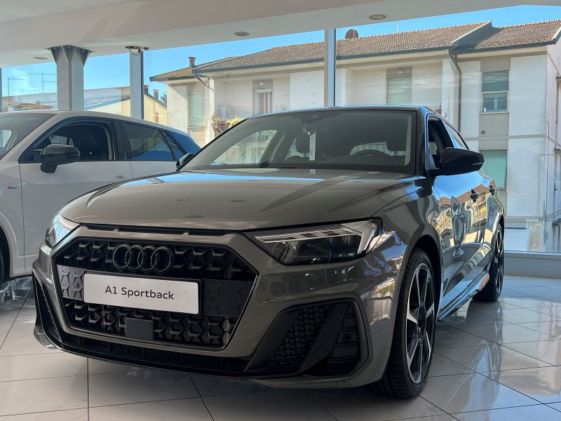 AUDI A1 Sportback 30 1.0 tfsi Identity Black 116cv A1 Sportback 30 1.0 tfsi Identity Black 116cv - Autosani